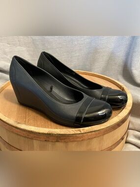 EUC Crocs Cap Toe Wedge Women’s Wide Size 5W